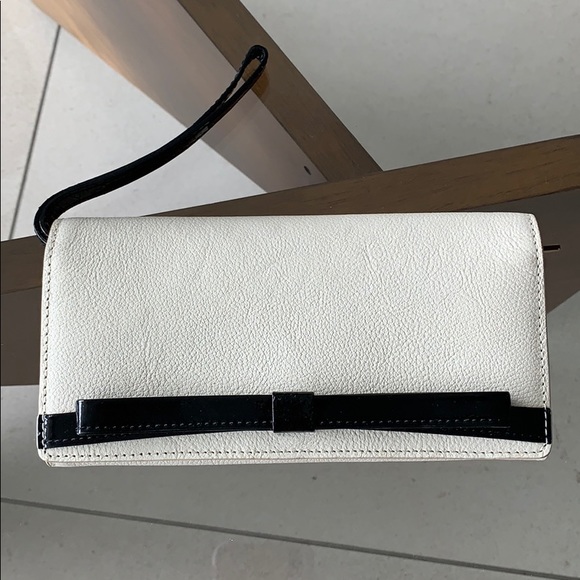 Kate Spade wristlet - Picture 1 of 8